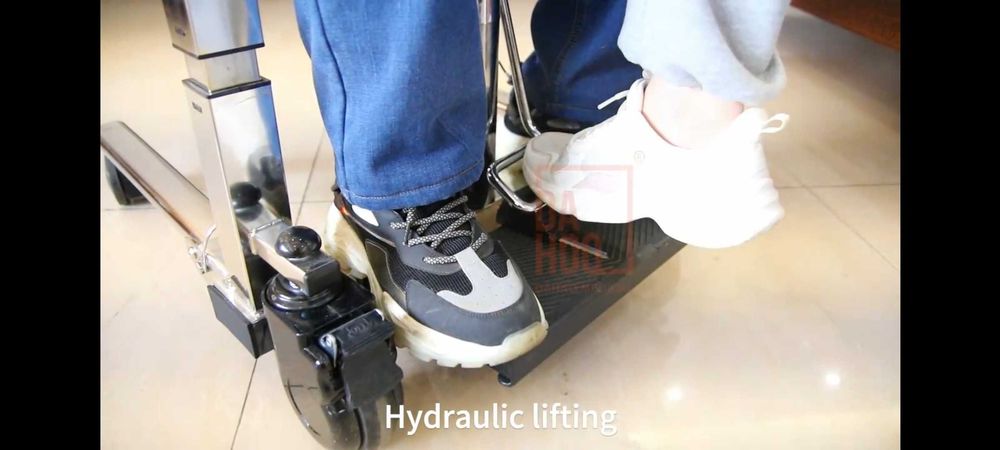 Крісло підйомник для догляду за інвалідом