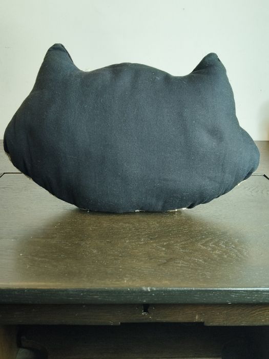 Ozdobna poduszka z cekinami w kształcie kota ⁶⁷