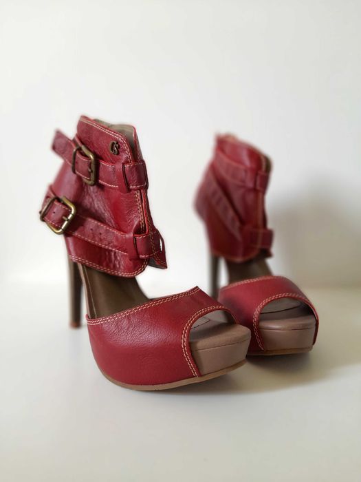 Sandálias vermelhas de salto marca Carmen Steffens 39 NOVAS