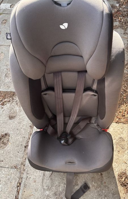 Fotelik samochodowy Joie z baza isofix . 9-36 kg