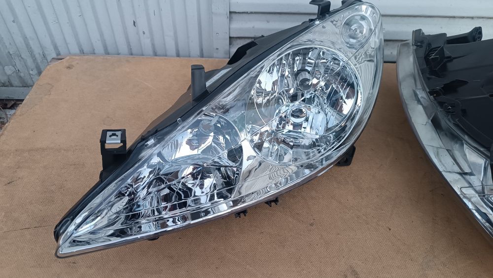 Vendo faróis de Peugeot 307 sw ano 2003/05