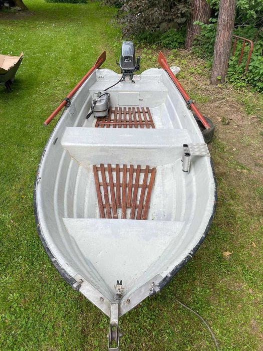 Łódź wiosłowa motorowa 4 osobowa 3.8m x 1.6m z silnikiem 6 KM