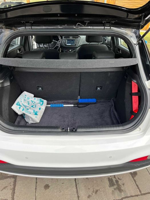 Samochód osobowy HYUNDAI i20