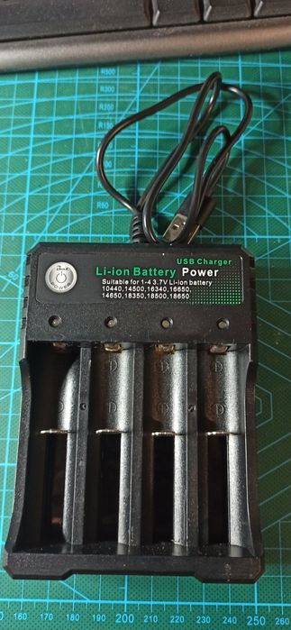 Зарядне для 18650. USB Charger. Нове