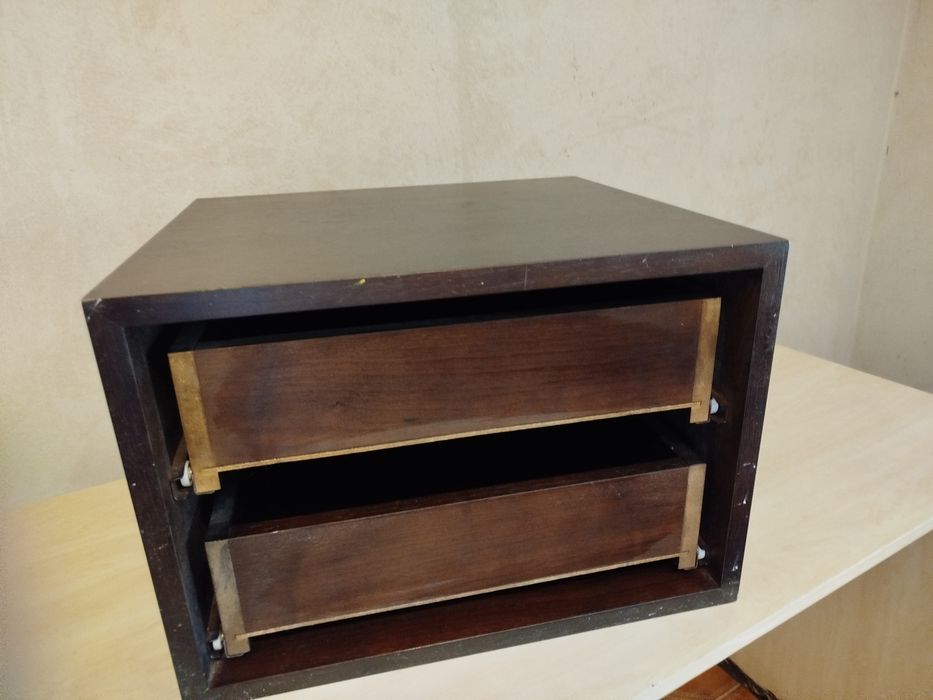 Mesa de cabeceira.