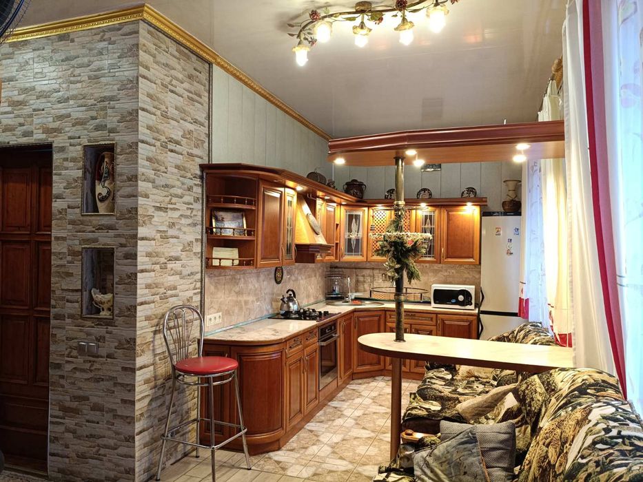 Дом для мероприятий бассейн, баня, генератор,до 45 чел. Почайна