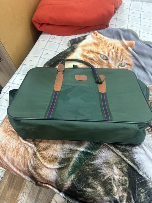 3 mochilas de viagem com : pequena , media , grande de cor verde