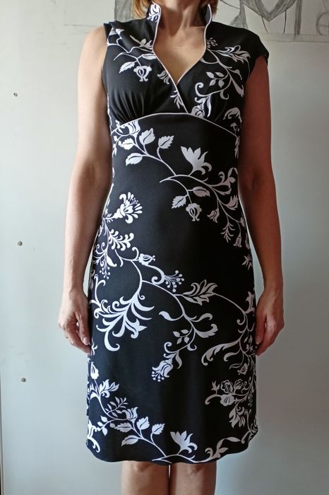 Letnia sukienka   motywem kwiatowym