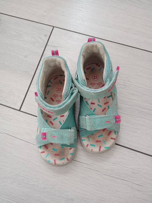 Sandałki dla dziewczynki Bartek rozmiar 23