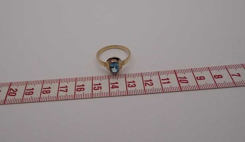 Złoty pierścionek z naturalnym topazem R.22