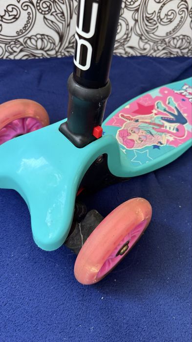 Самокат для дівчинки