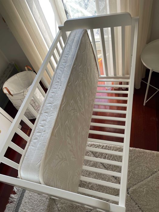 Berço em madeira maciça branco