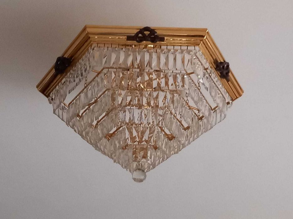 Candeeiros, alguns de Cristal...