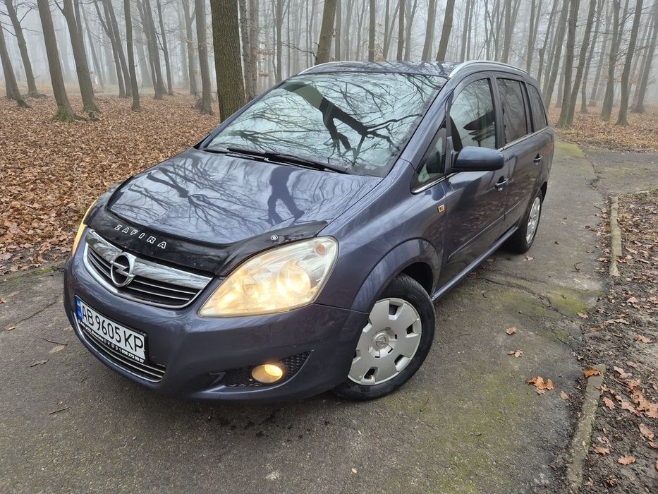 В ПРОДАЖІ
Opel Zafira B,2008 року,1.6 Газ/бензин,280 тис.пробігу.
 Просторий та надійний сімейний мінівен з економічним двигуном. Ідеальний варіант як для міських поїздок, так і для далеких подорожей. 7 повноцінних сидінь ,ідеально підходить для великої родини.
Клімат-контроль,центральний,
замок, електро скло підйомники.
Гарний стан як технічно, так і по кузову.Чистий, доглянутий салон,нещодавно замінене масло та фільтри.
Свіжа ходова, авто не потребує додаткових вкладень. Можливий торг біля авто.
