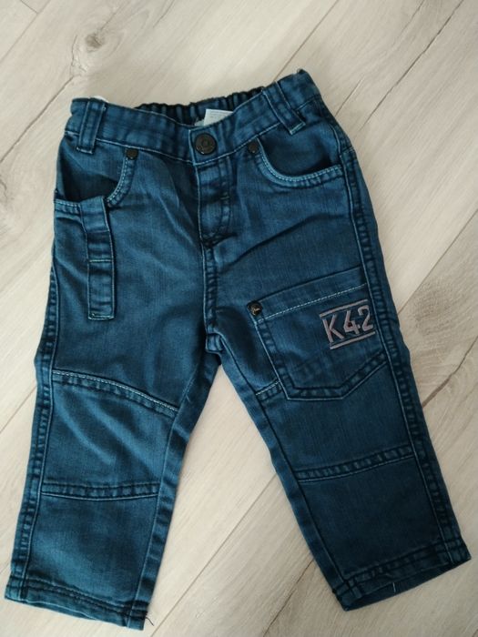 Dwie pary spodni dla chłopca w rozmiarze 74