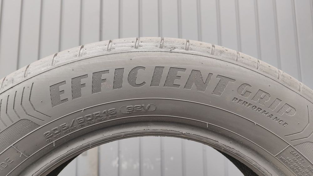 205/60/16 GoodYear Efficient Grip Performance komplet