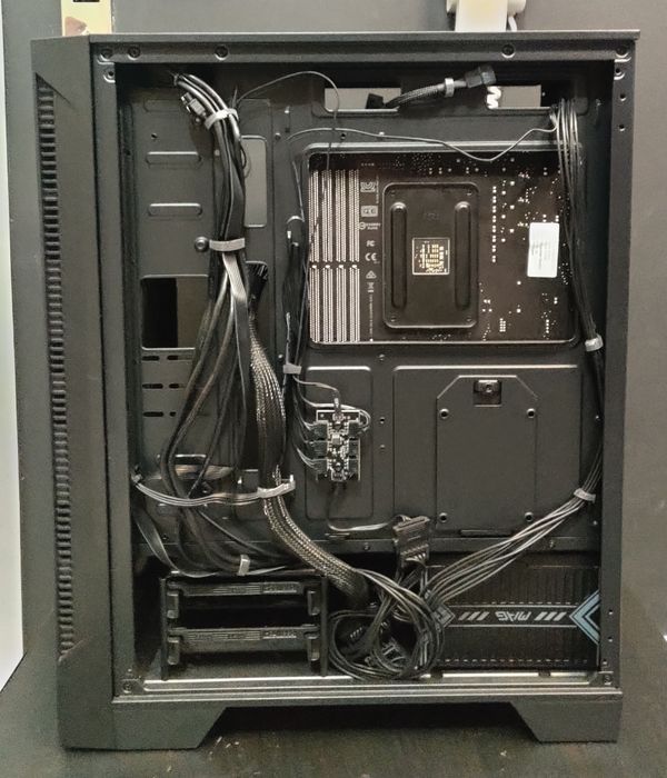 PC Gaming Ryzen 5700x + RTX 5060