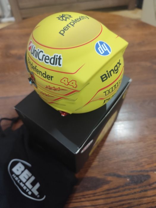 Kask Ferrari F1  Lewis Hamilton 2026 Season Edition Skala 1:2