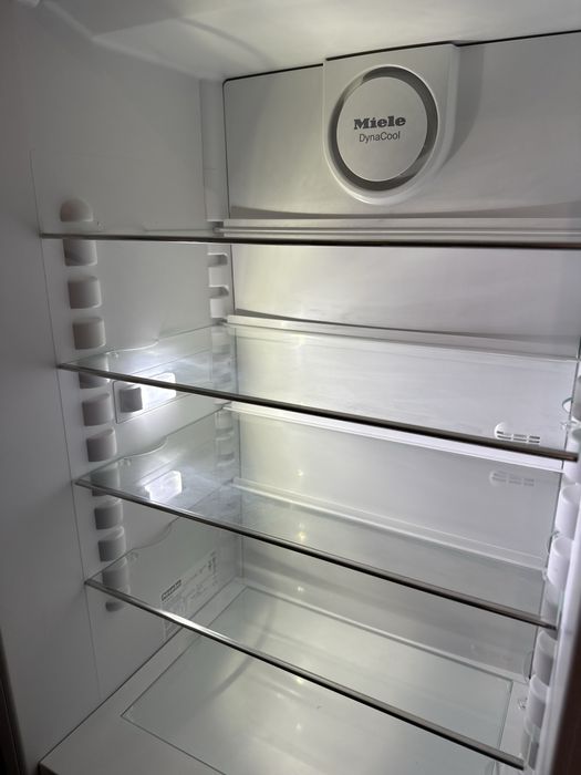 Вбудований / вмонтований холодильник Miele K 37283 iDF/ бу техніка