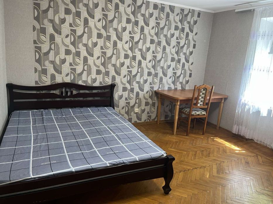 2к оренда на Келецькій зупинка космонавтів ( вільно)