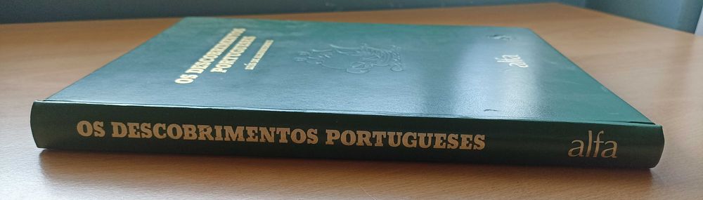 Livro "Os Descobrimentos Portugueses" de Luís de Albuquerque