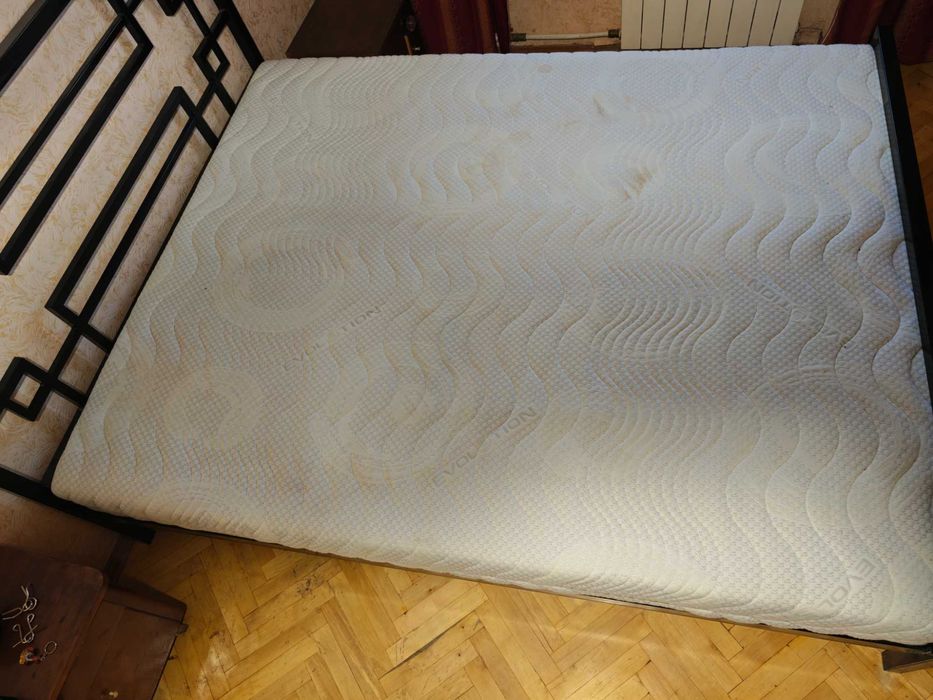 Кровать с ортопедическим матрасом 160x200