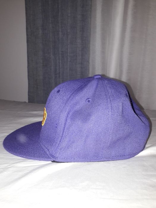 Cap WATI B roxo em bom estado