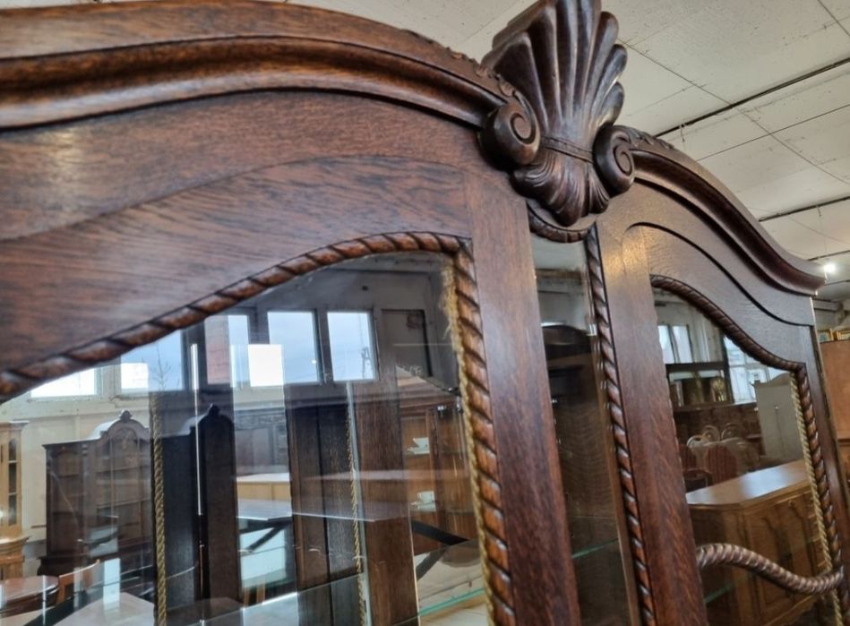 drewniana witryna biblioteka