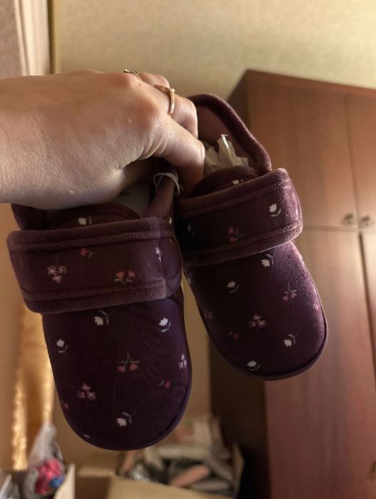 Нові дитячі капці дівчинка новые детские тапочки девочка в садик