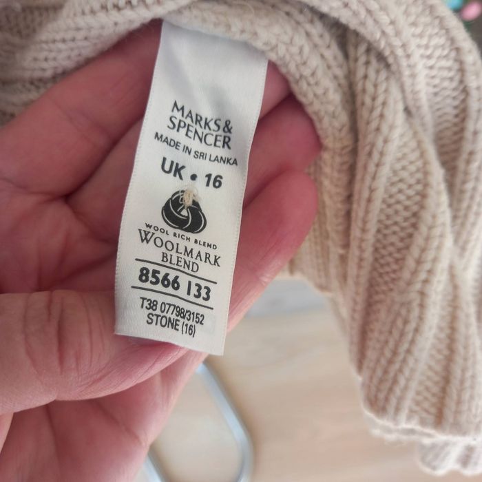 Elegancki sweterek beżowy Marks & Spencer r. 44