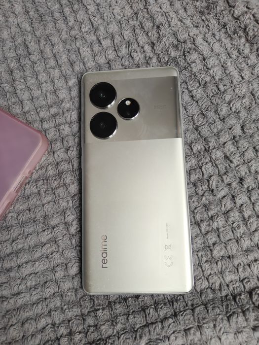 Realme GT 6 16/512 GB używany sprawny