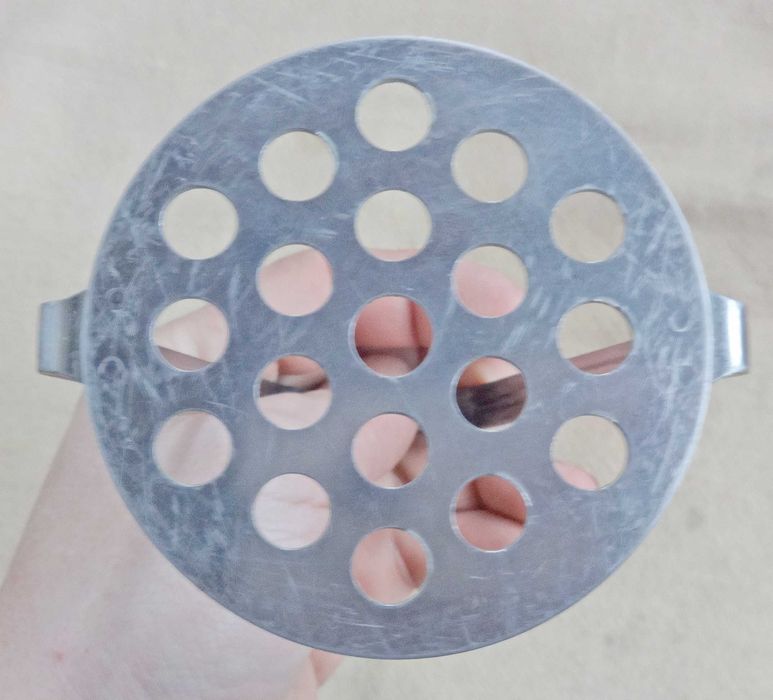 Толкучка почти новая с нержавейки диаметр 7,5 см длина ручки 28 см