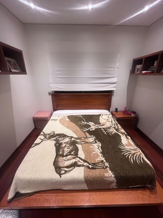 Cama King Size em madeira de cerejeira