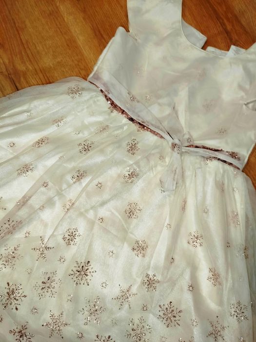 Святкова сукня для маленької принцеси на 7-8 років