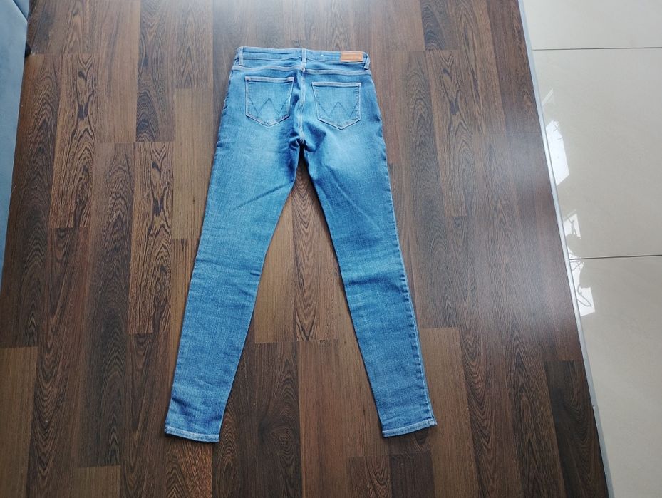 Nowe oryginalne damskie spodnie jeansowe Wrangler W28 L32