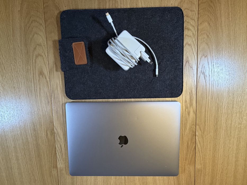 Komputer Apple Macbook Pro A1990 | i7 16 GB 256 GB Space Gray