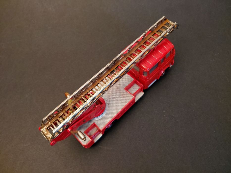 Camião dos Bombeiros Berliet GBK6 Dinky Meccano