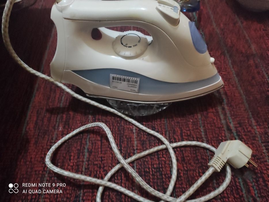 Утюг Saturn практически новый