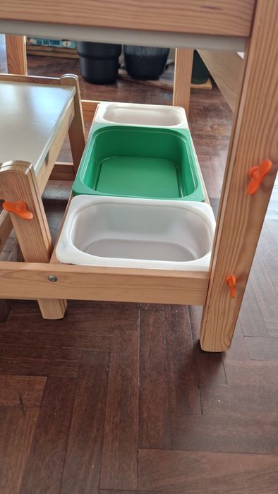 Mesa de criança ajustável, banco e 3 caixas IKEA