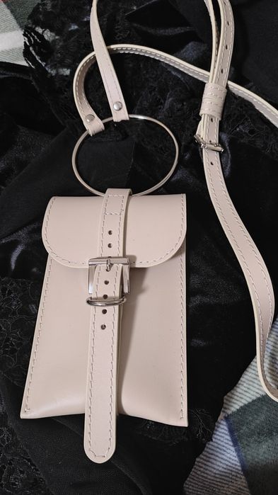 Маленька біла сумочка через плече