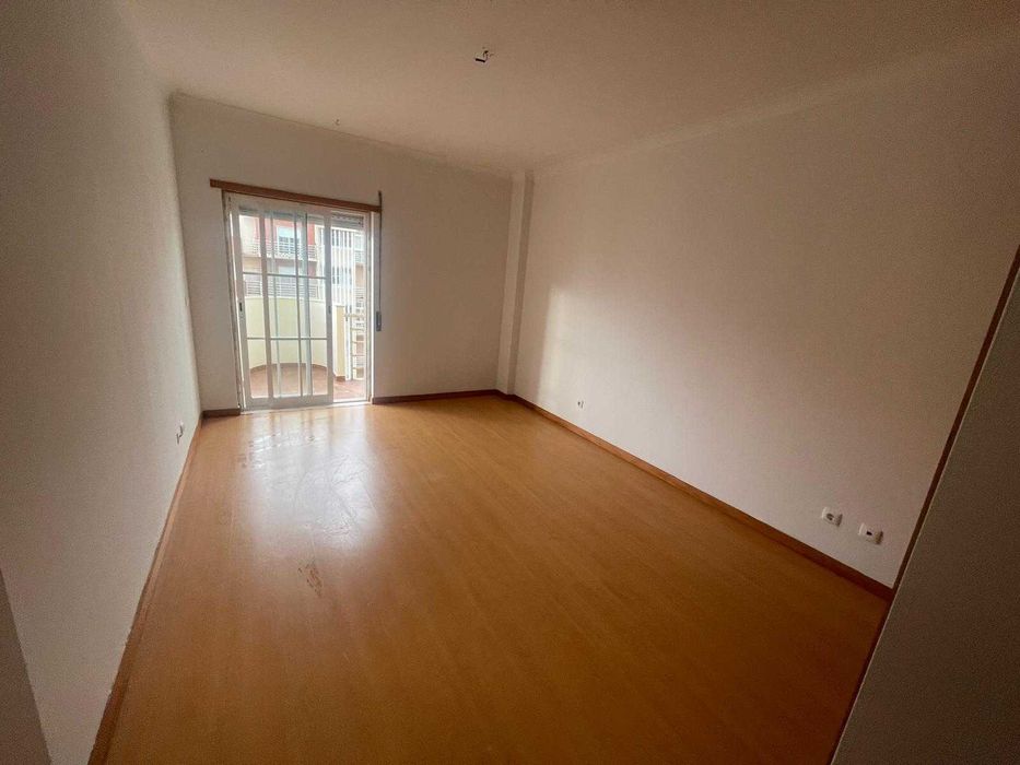 Apartamento T2 em Rio de Mouro, perto da estação de comboios de Rio Mouro