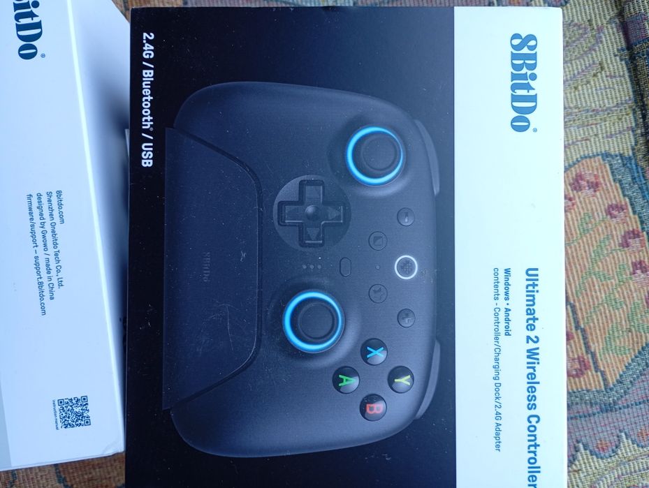 геймпад 8BitDo Ultimate 2 Wireless Controller.
