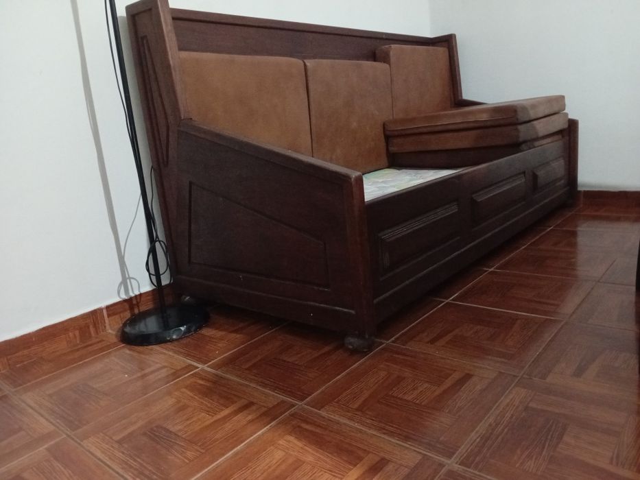 Vendo Sofa de madeira maçica