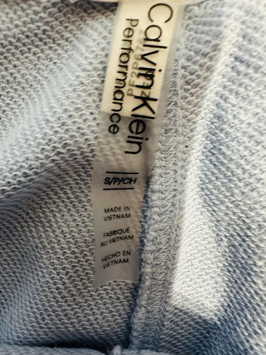 Продам костюм Calvin Klein