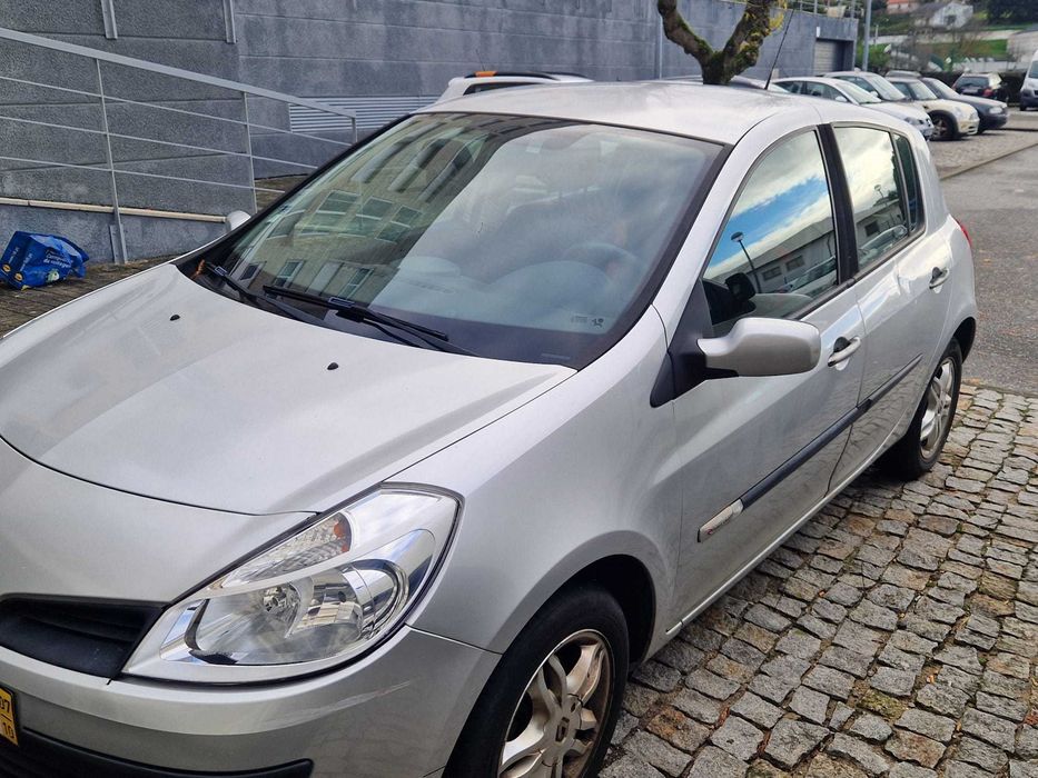 Vendo Renault Clio Rip Curl, em bom estado geral.