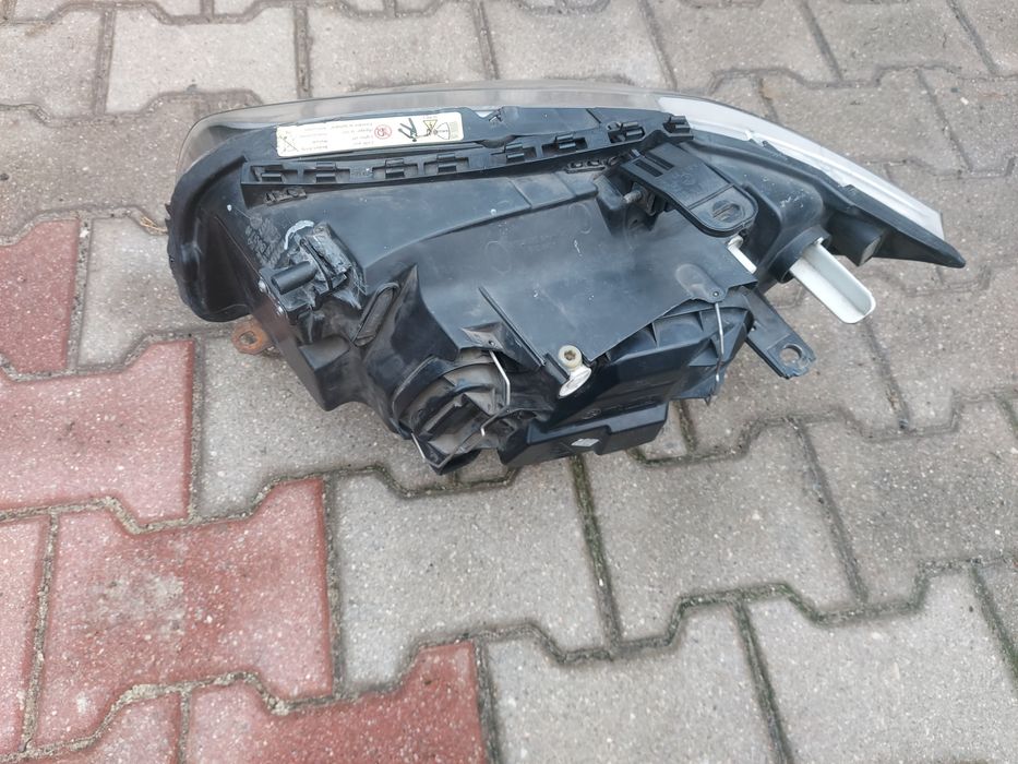 Lampa reflektor BMW E81 E82 E87 E88 xenon skrętna dynamic prawa