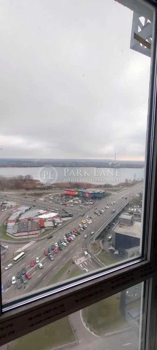 Терміновий продаж ЖК Лебединий Ревуцького 40 в метро Харьківська