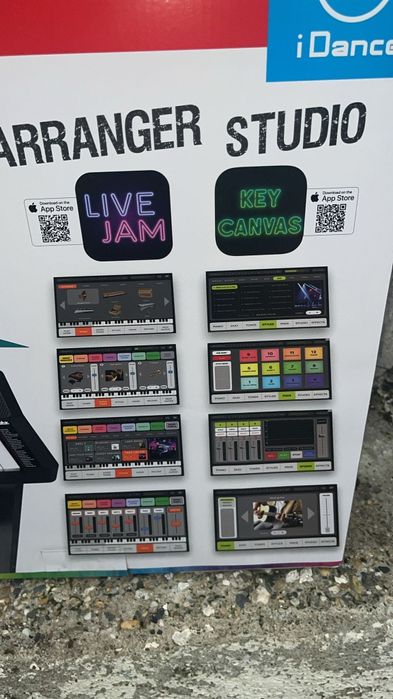 Piano com banco incluindo