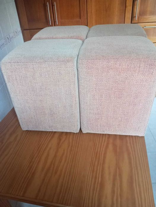 Sofa de 2 lugares e 4 puffs