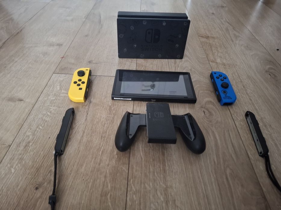 Nintendo Switch Fortnite Edition + 3 gry + etui + karta pamięci 64GB